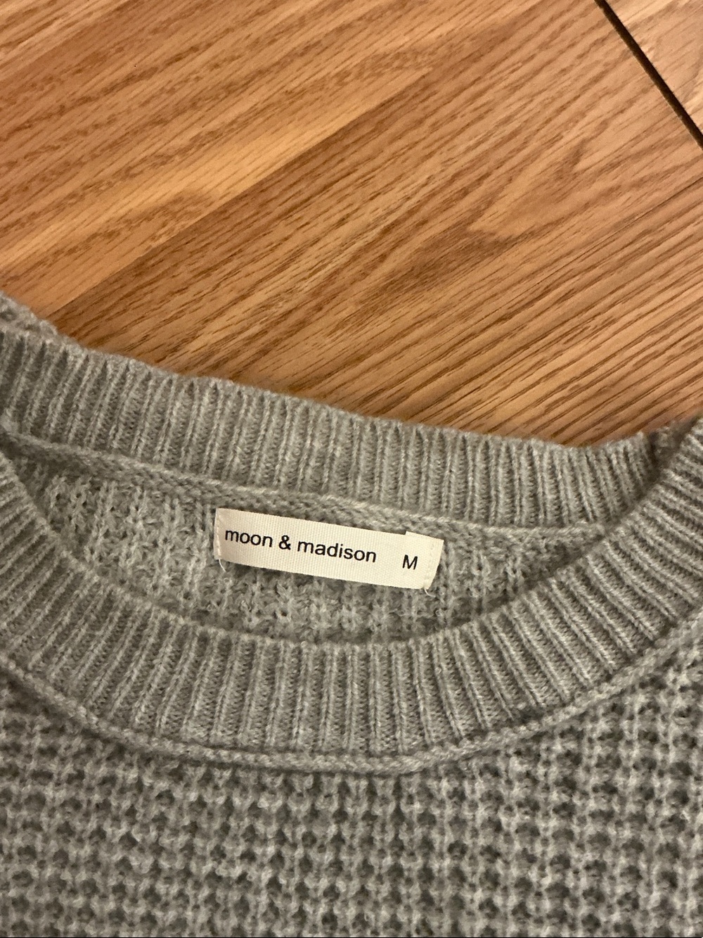 Moon & Madison Cozy Grey Waffle Knit Chunky Sweater Size Medium - Picture 3 of 6